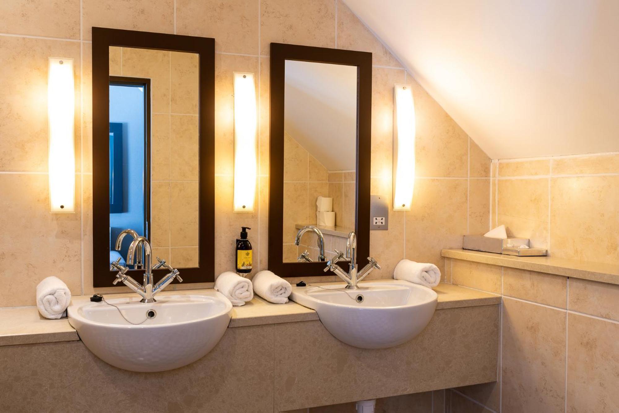 Cliffs Of Moher Hotel ليسكانور المظهر الخارجي الصورة